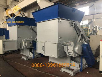 Twin shaft shredder machine for plastic recycling