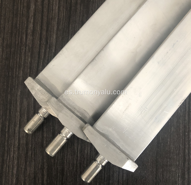 Tubo frío de enfriamiento extruido de aluminio para vehículos automotrices.