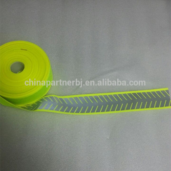 Reflective webbing tape