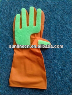 natural latex rubber household glove/ cleaning latex glove with scouring pad sponge/ watern proof protective glove