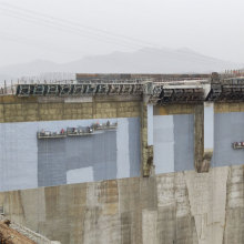 Reservoir dam waterproof coating