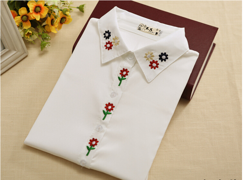 Vrouwen van witte bloem borduurwerk shirt
