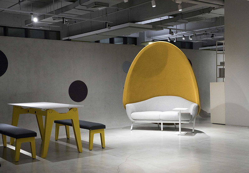 Modern designtyg klädda soffa sittplatser /akustiskt kontorsmöte