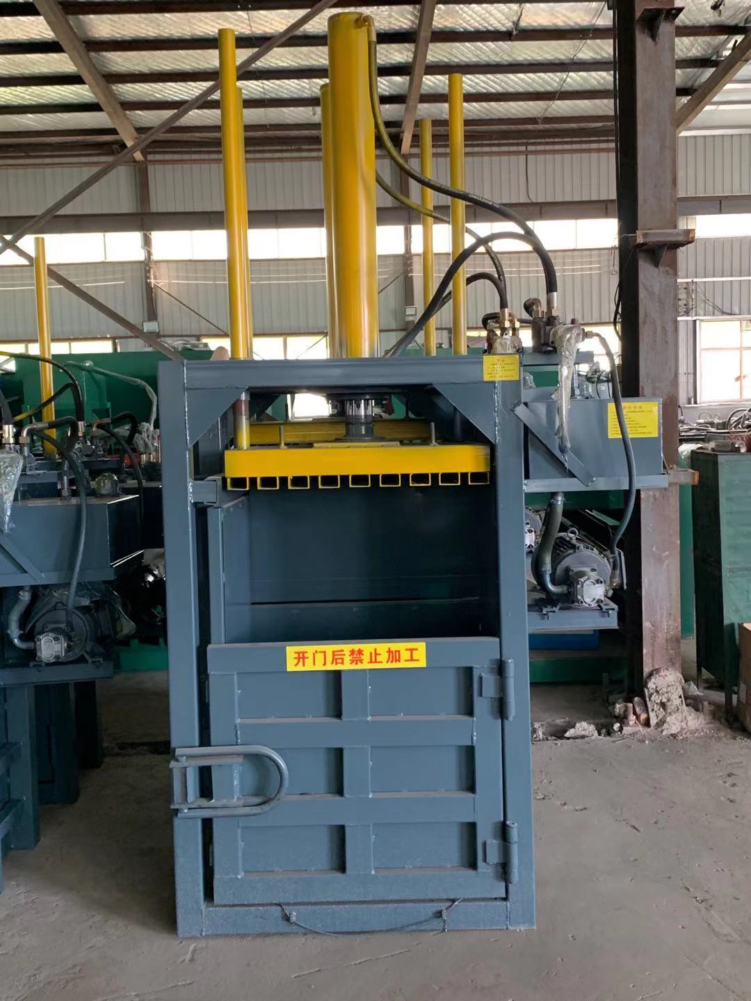 Professional coconut fiber baler machine/used clothes and textile compress baler machine