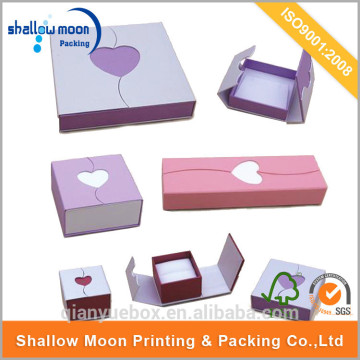 High quality competitive price customized candy paper box for giveaways .