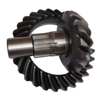 Forging crown wheel and pinion middle axle