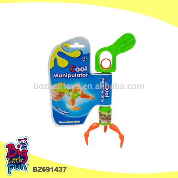 2016 Hot selling and cool universal manipulator dinosaur hand toy plastic educational forging manipulator toys