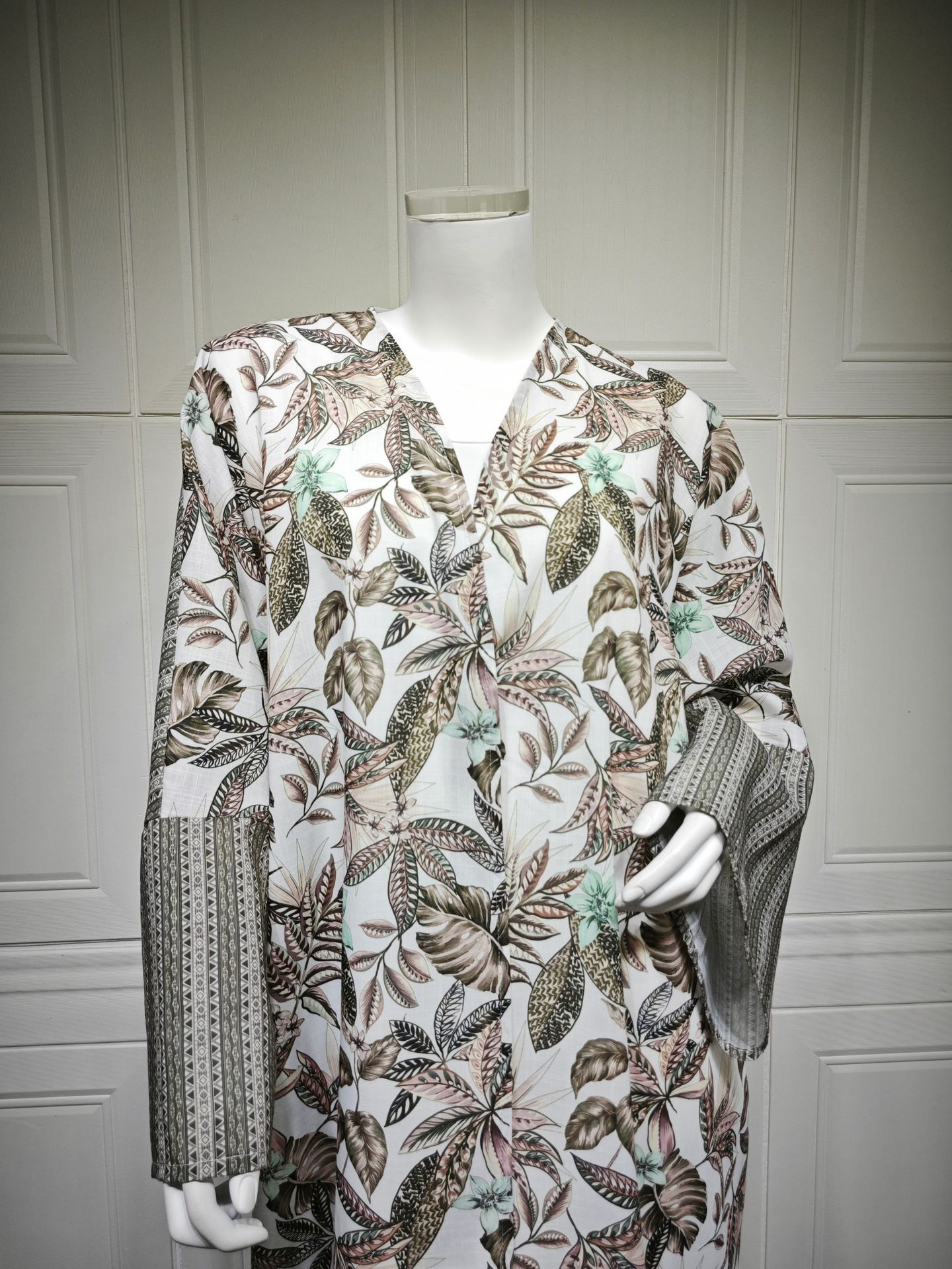 Daabacaada Caleenta oo Furan Abaya Modest Kaftan MQ224 (4) Leaf Print Open Front Abaya Modest Kaftan MQ224 (4)