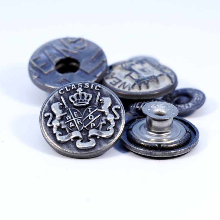 Wholesale Antique Brass Color Alloy Custom Made Embossed Name Logo Metal Button for Jeans Clothing