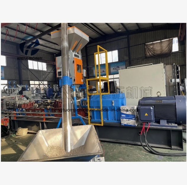 Dvoušnekový extruder na recyklaci plastů