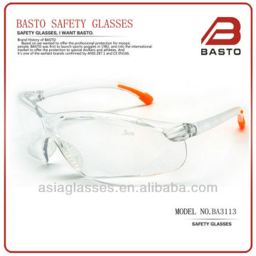 Adjustable safety eyewear