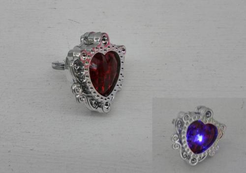 Anillos de diamantes con forma de corazón grande intermitente