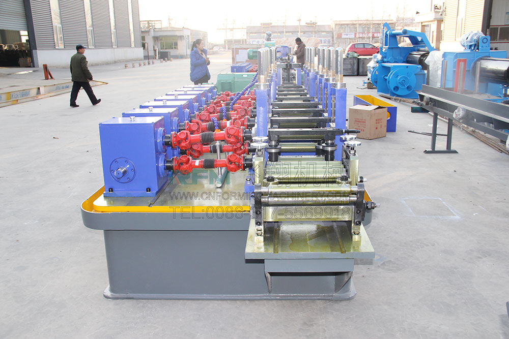 China stainless steel square pipe making machine with slot tube