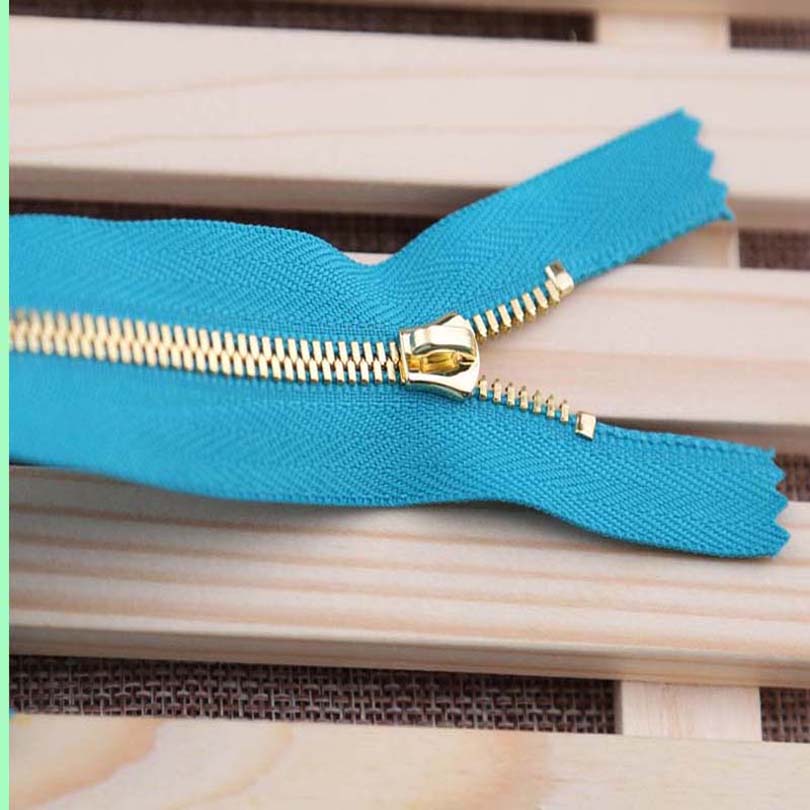 Metal zipper for home textile