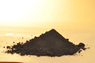 Anisotropic magnetic ferrite powder