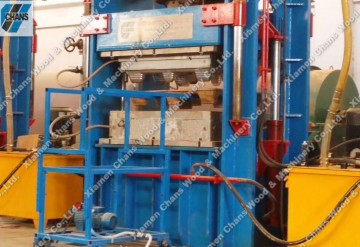 Automatic wood sawdust pallet molding machine