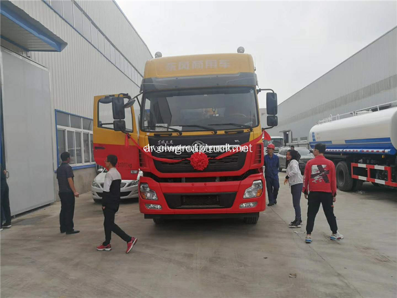 بيع شاحنة شفط مياه المجاري Dongfeng 25000Liter 8x4