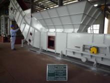 Hopper type slat conveyor