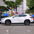 Medelstora bensinfamiljen bil lexus nx