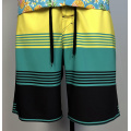 Shorts de praia listrados multicoloridos