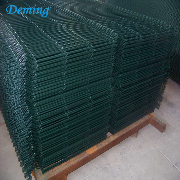 Factory PVC Coated Wire Mesh Fence with Square Post