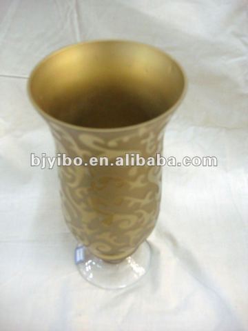 Golden flower vase glasses