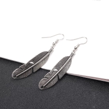 Long leaf-shaped silver-plated eardrop