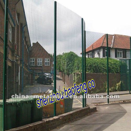 Waterproof prison welded mesh fence supplier