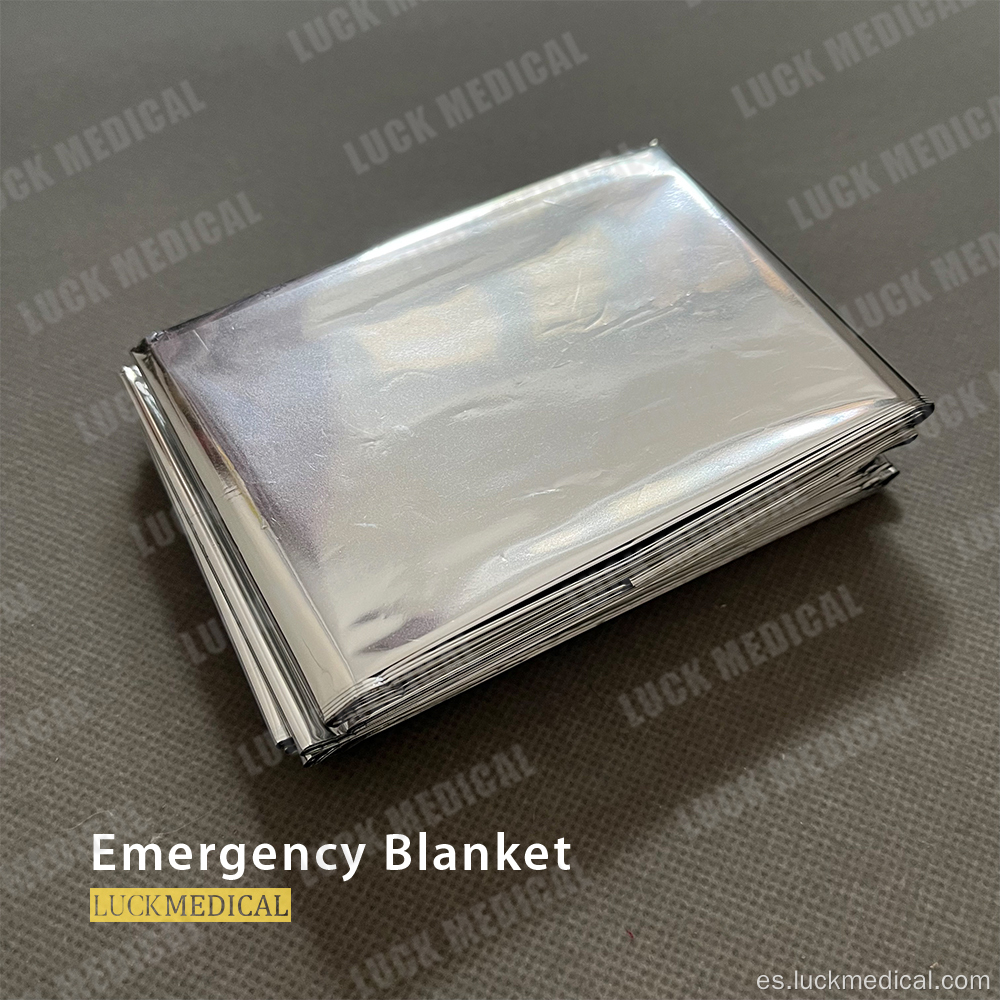 Uso de primeros auxilios de la manta de aluminio de emergencia