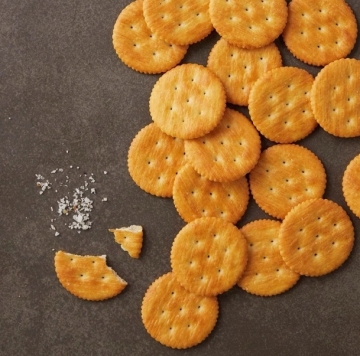 Lotte Small Round Biscuits with Zec Soda Flavor