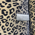 Ternos de estampa de leopardo despojados do alfinete masculino