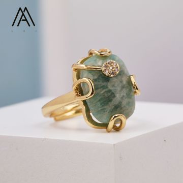 Oval Faceted Cut Crystal Rings with Gold Claw Setting and Inlay: Luxurious Jewelry Design