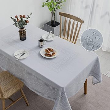 Jacquard tablecloth in restaurant