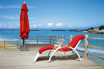 Wholesale garden chair beach lounge with 5cm cushion outdoor rattan lounge