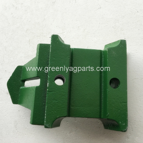 H153898 Supporto tenditore inferiore testata John Deere