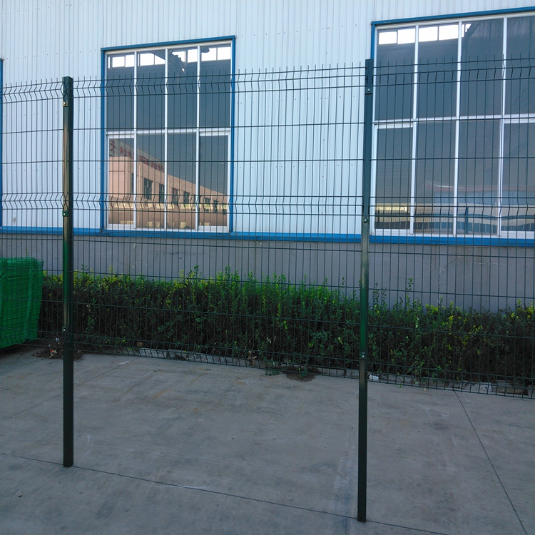 3d wire mesh curved fence with triangle bends