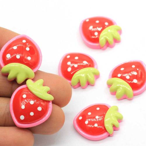 Perline decorative in resina kawaii a forma di fragola dolce per decorazioni artigianali Charms Decorazioni per frigorifero perline Ornamenti giocattolo