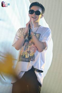 Maybelline lemon plate 12 color eyeshadow plate compact portable matte shiny pearl earth color nude makeup beginners