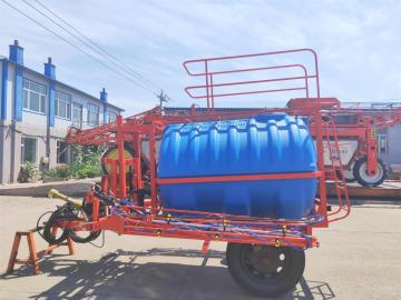 self propelled sprayer vs trailed sprayer