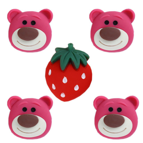 Oso de dibujos animados resina encantos de fresa Kawaii rojo Animal fruta colgantes adorno DIY arte decoración lazo para el cabello centro adorno artesanía