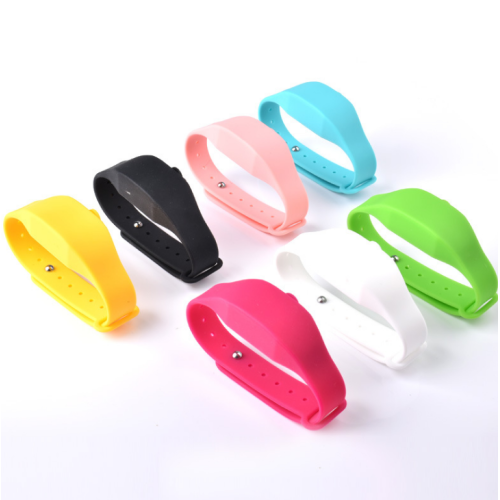 Silicone Bracelet Fashion Portable Silicone Bracelet Separator Hand Sanitizer Manufactory