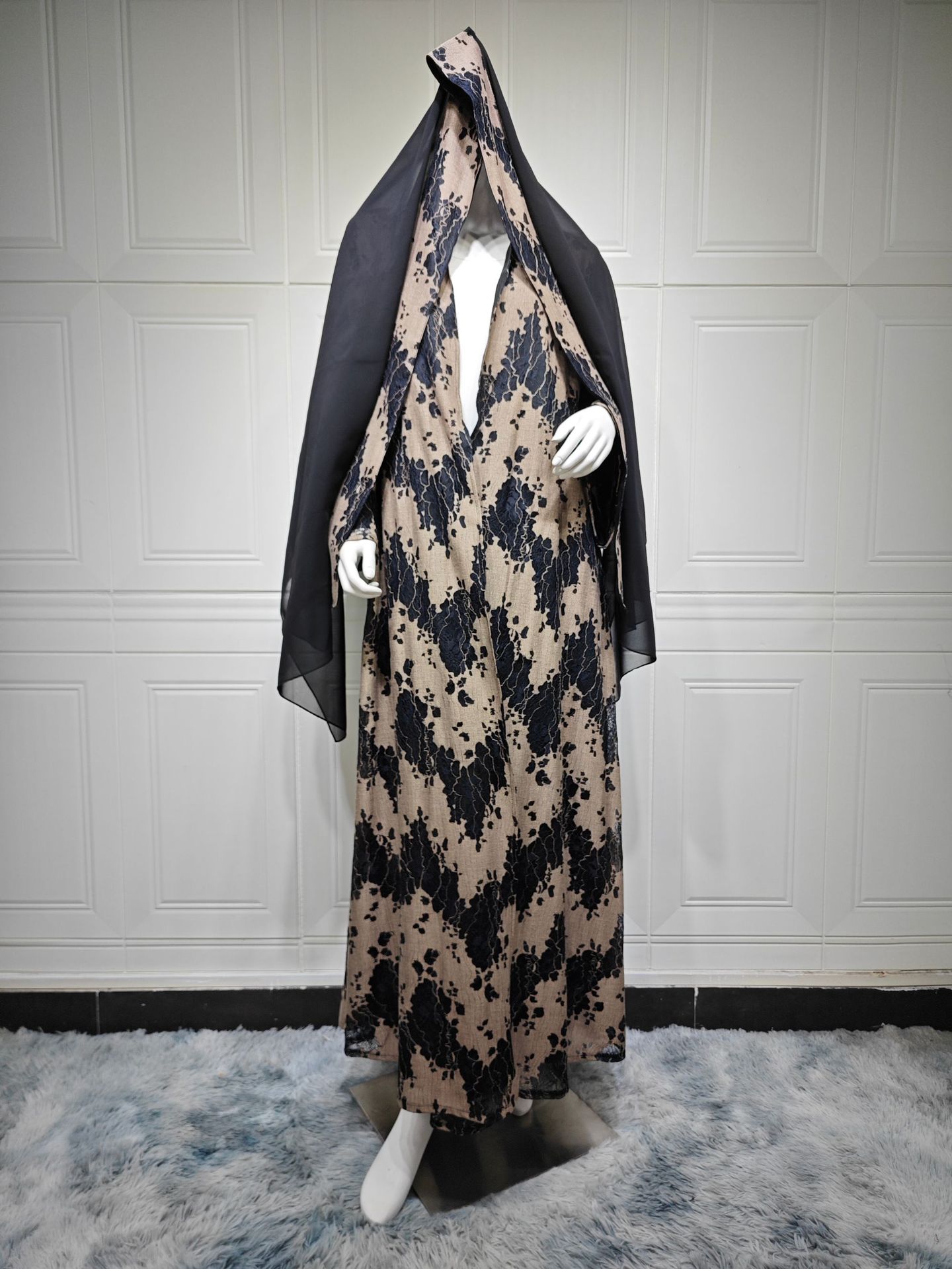 عبای روباز توری مشکی با روسری همسان (9) Black Lace Open Abaya with Matching Headscarf (9)