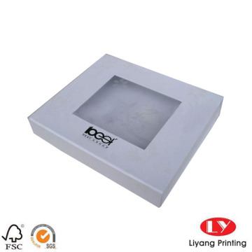 Белая магнитная подарочная коробка с прозрачным окном