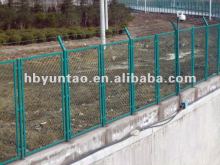 pvc coated expanded metal fence