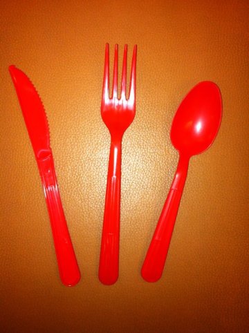 Disposable cutlery set