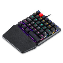 Geschriebene RGB-Spieltastatur