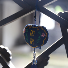 Handcrafted Auspicious Lock Fragrant Bags: Combining Tradition and Scent