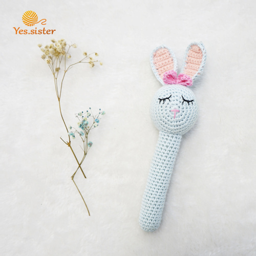 Bâton de hochet lapin bébé fait main au crochet doux