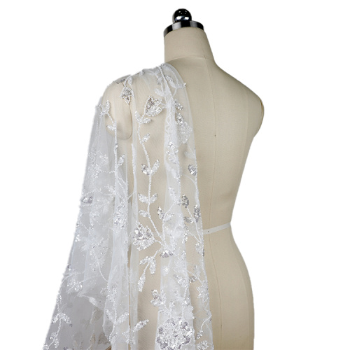 Ricamo in pizzo da sposa decorato con perline e paillettes