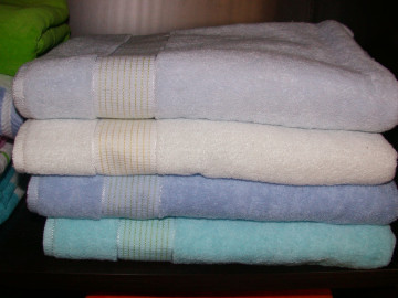 100% cotton bathtowel with border